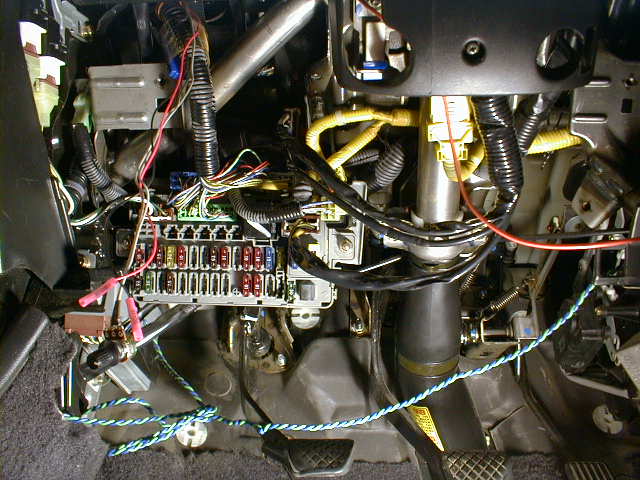 04-fusebox_tons_o_wires.jpg